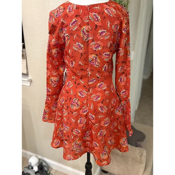 J.O.A. Los Angeles Long Sleeve V Neck Orange Floral Dress Small NEW MSRP$139 - Picture 3 of 6